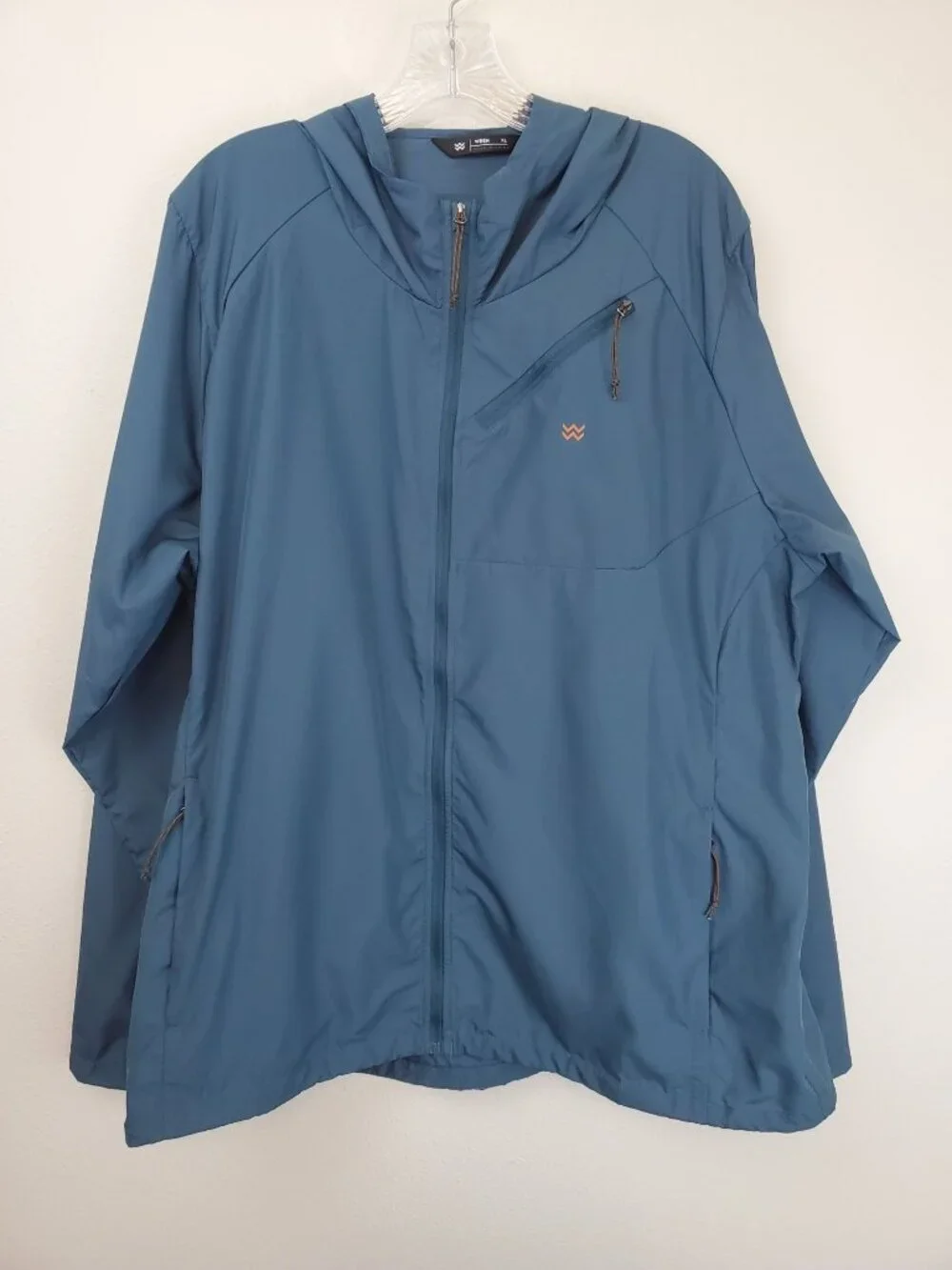 Wren men's 1/2 zip packable pullover windbreaker in Pacific Blue